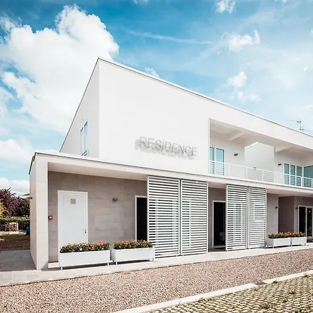 Peloni Aparthotel 4*